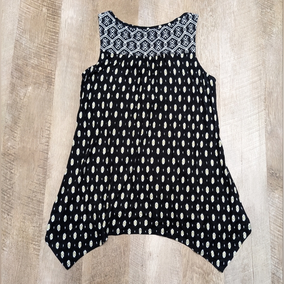 Anthropologie Akemi+Kin Sleeveless Top - Picture 3 of 9